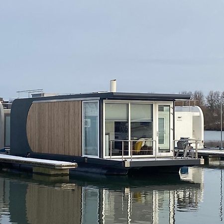 Houseboat Trinidad 호텔 마스트리흐트 외부 사진